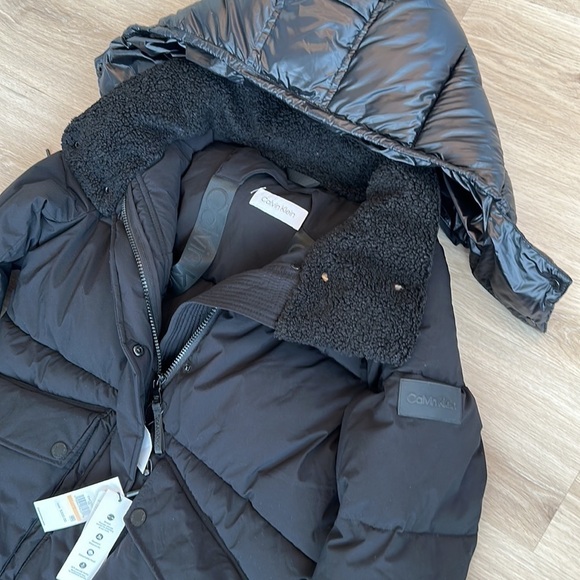 CALVIN KLEIN
Oversized Fleece-Trim Hooded Puffer Coat woman’s size small black - Picture 5 of 11